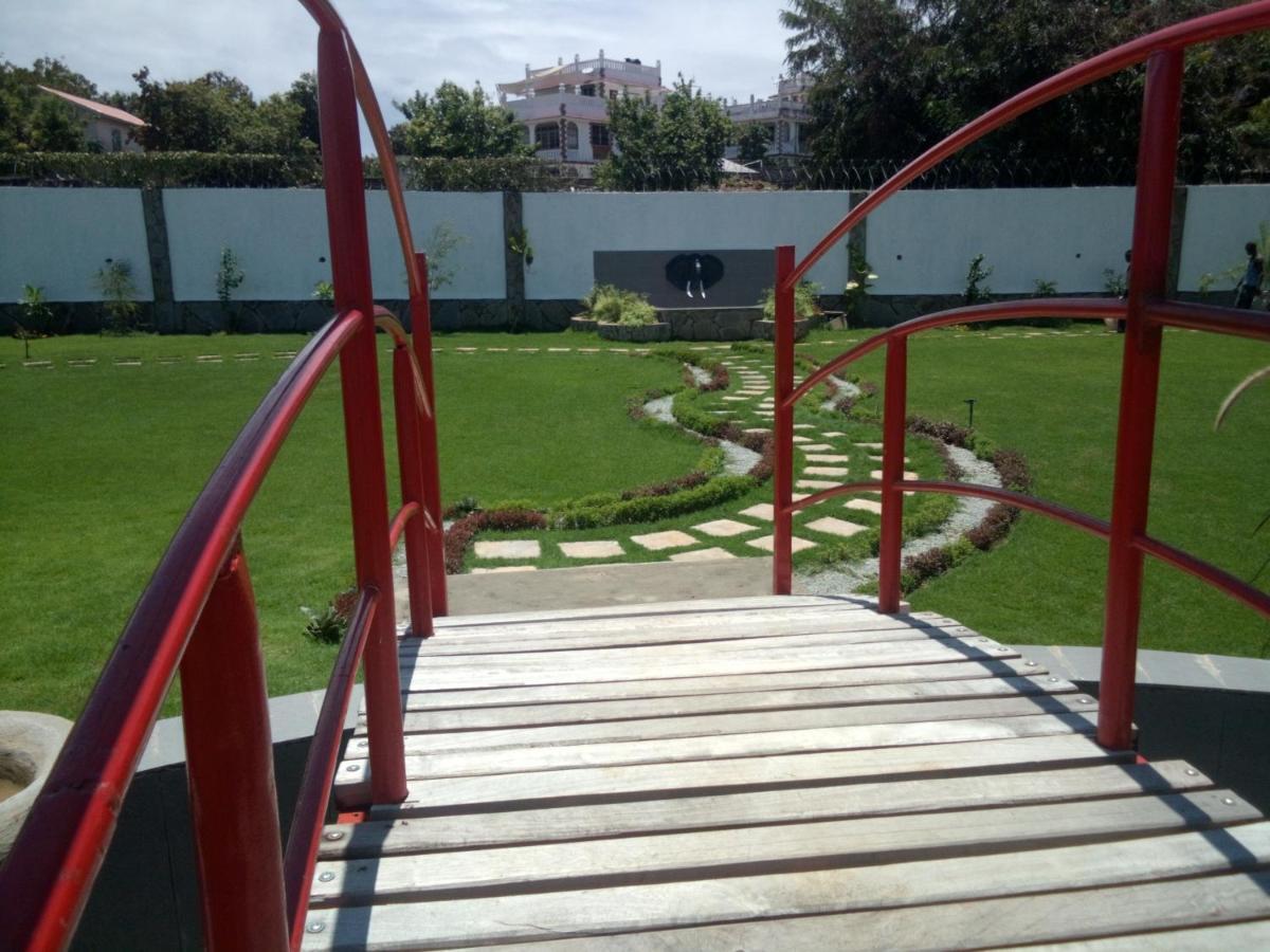 Chamiachi Hotel & Apartments Bamburi Zewnętrze zdjęcie