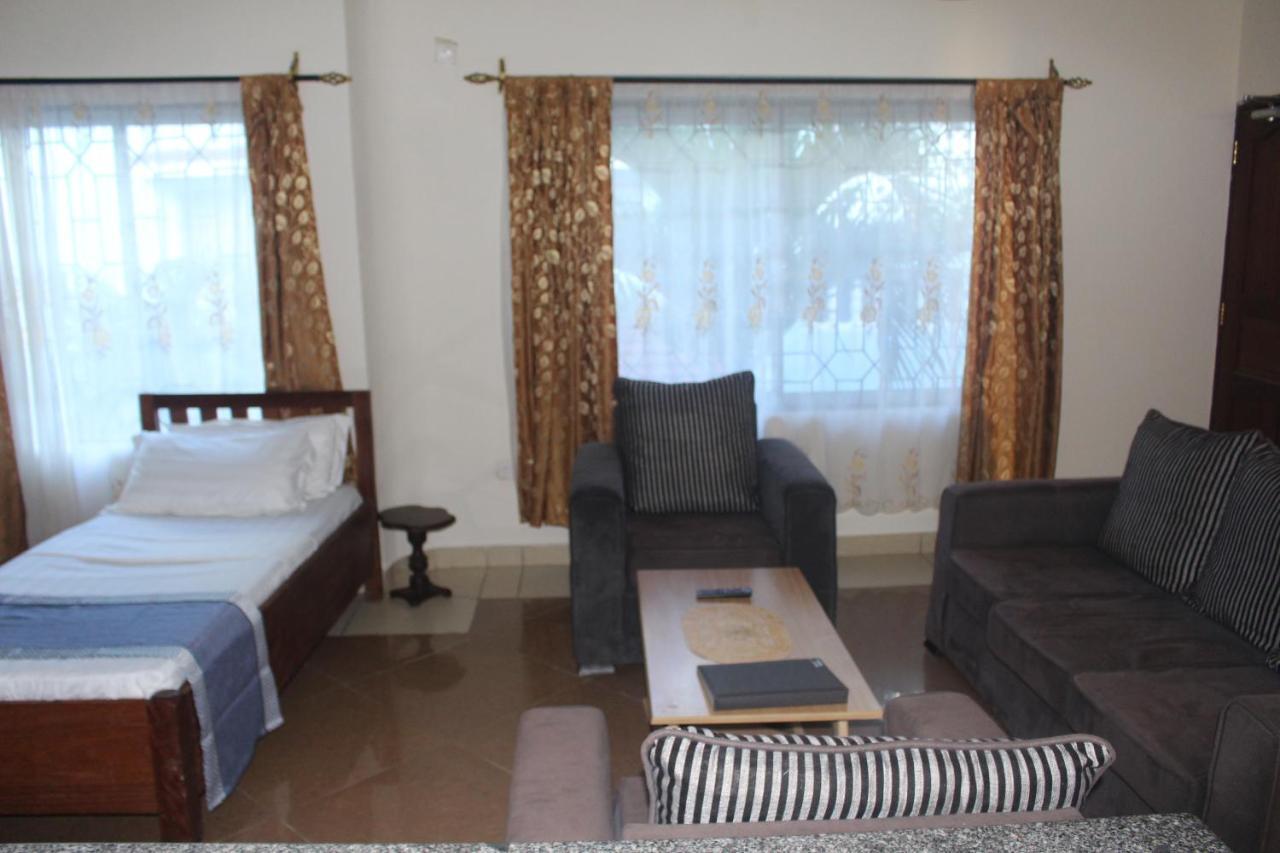 Chamiachi Hotel & Apartments Bamburi Zewnętrze zdjęcie