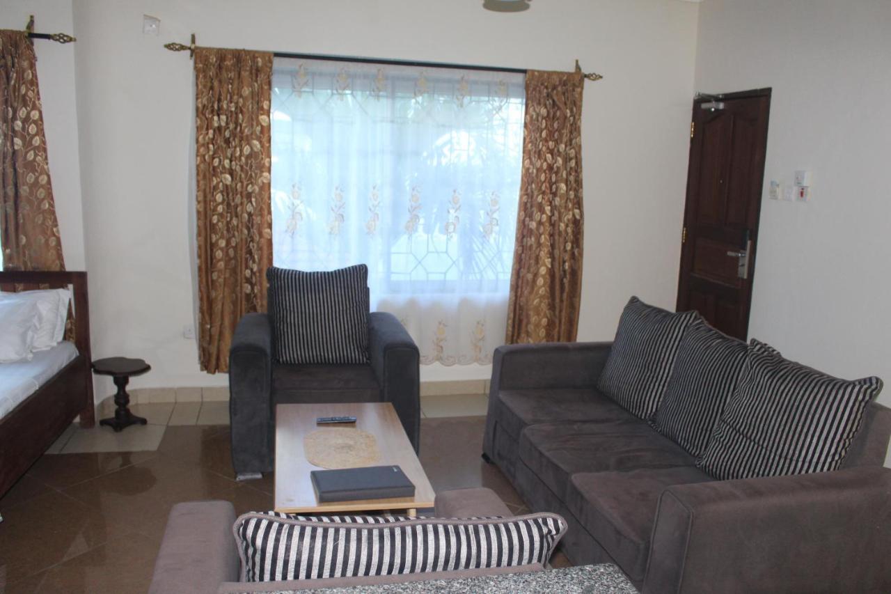 Chamiachi Hotel & Apartments Bamburi Zewnętrze zdjęcie